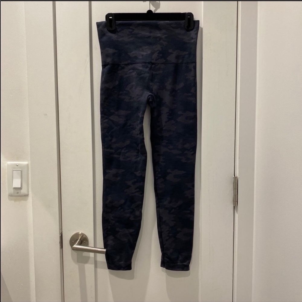Spanx Seamless Camo Leggings - Picture 5 of 5